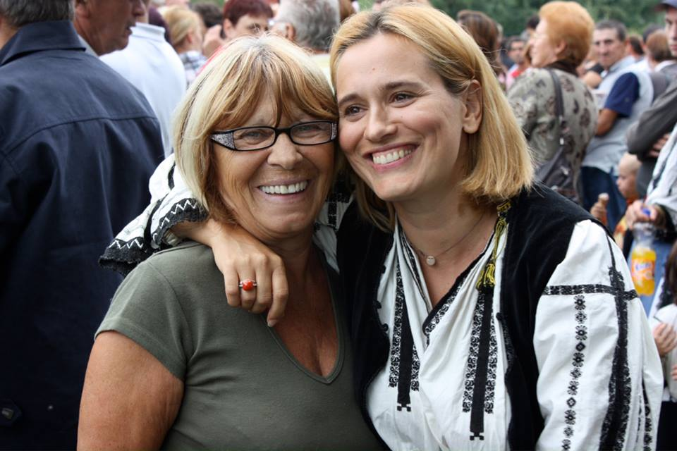 Andreea Esca, mărturii cutremurătoare despre drama pe care puțini i-o știu: “Bolnavi de cancer…” + apelul făcut de prezentatoare