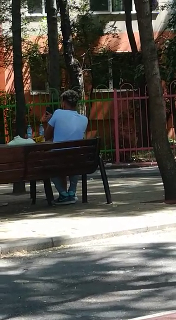 Connect-R și-a scos fetița în parc, iar cei din jur…