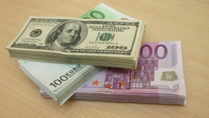 Dolarul s-a apreciat, moneda euro s-a depreciat!