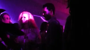 Sotul se chinuie sa aduca bani in casa, dar ea ii cheltuie cu altul! Imagini bomba cu Jiulia Jianu la brat cu un barbat misterios!