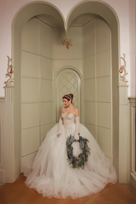 Elena Gheorghe lansează albumul “Crăciunul e IUBIRE”, un proiect construit în 14 ani. Artista cântă alături de fiica ei, Amelie, piesa “Moș Crăciun ASAP”
