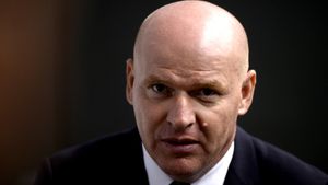 Povestea fabuloasă a milionarului care a creat de la zero imperiul Dedeman!