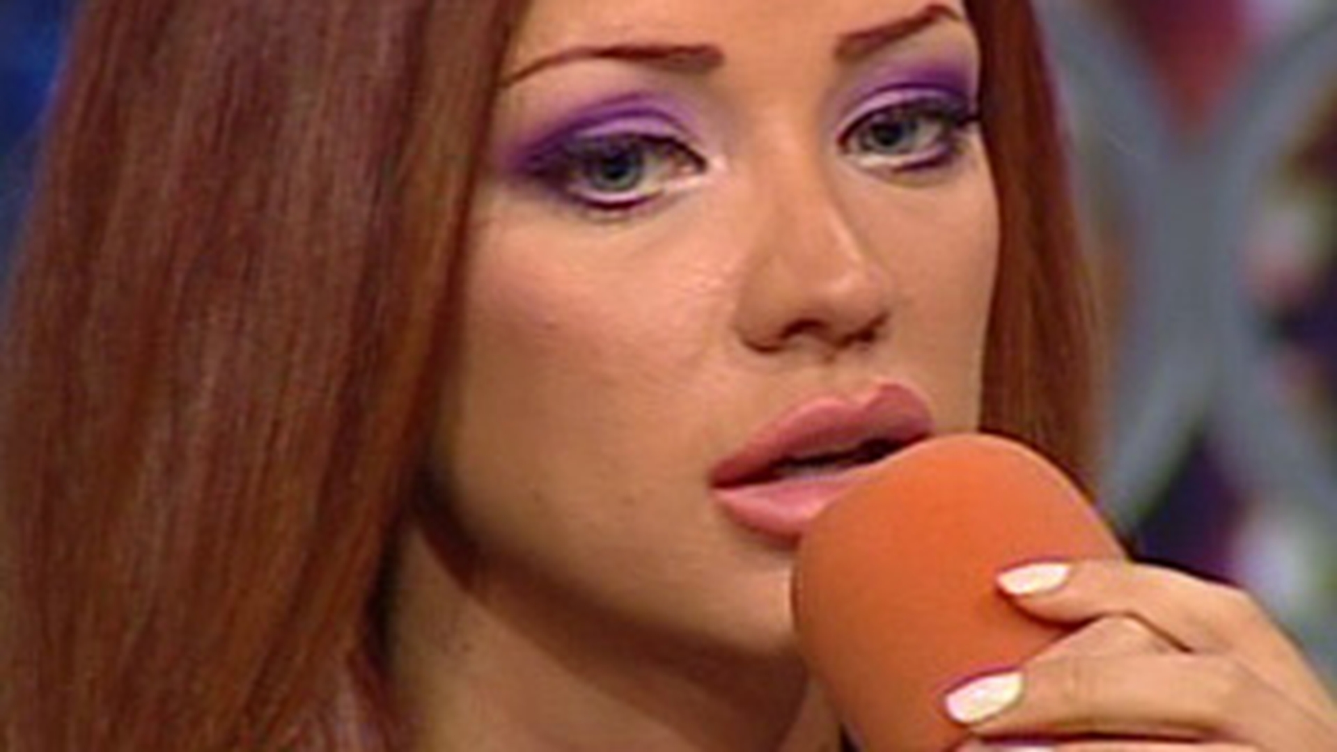Bianca, cu ochii in lacrimi dupa ce a trait o saptamana de cosmar: "O strigam pe bunica desi era in coma si nu ma auzea! M-a asteptat pe mine ca sa moara linistita"