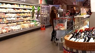 Oana Sarbu poate fi catalogata drept o aparitie... dubioasa la piata! Vezi aici cum se camufleaza artista!