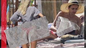 A scos artileria grea pe plajă! Andrei Ștefănescu își va mușca unghiile! Antonia, fosta soție, a ”aterizat” la Mamaia și ...