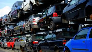 Toți șoferii trebuie să știe asta! Ce taxe sunt obligați să plătească cei care își cumpără mașini second-hand