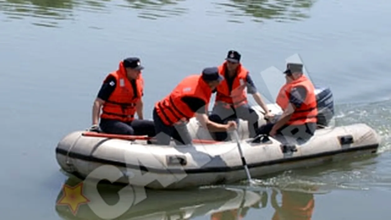 Eleva disparuta, cautata pe raul Jiu cu pompierii