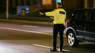 Poliţist din Vâlcea, cercetat disciplinar din cauza unui comentariu pe Facebook: Mamă, ce mecle aveţi…