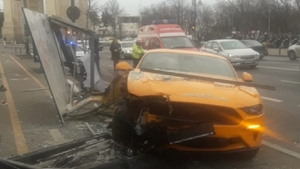 Accident foarte grav în Capitală! Un șofer a murit pe loc după ce a intrat cu mașina într-un autobuz STB. Doi călători au fost răniți