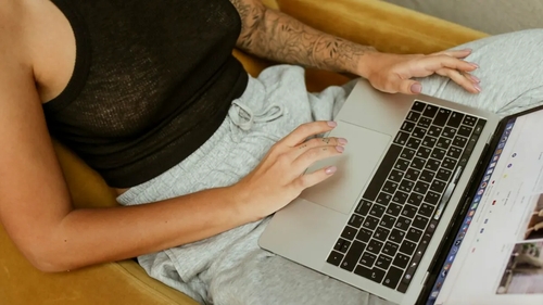 România, lider mondial la videochat. Câte persoane au această profesie în țară, numărul e uriaș