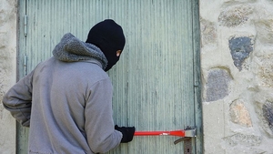 Un dentist din Capitală a chemat poliţia după ce cabinetul lui a fost jefuit, dar s-a ales cu o amendă de toată frumuseţea! De ce i-au cerut oamenii legii să plătească 10.000 de lei