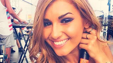 Nu s-a putut abtine sa nu-si arate formele ispititoare! Vezi cum arata Alina Eremia intr-un costum de baie minuscul