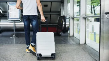 Ce trebuie să iei cu tine în avion. O stewardesă dezvăluie trucurile care te ajută să ai un zbor relaxant