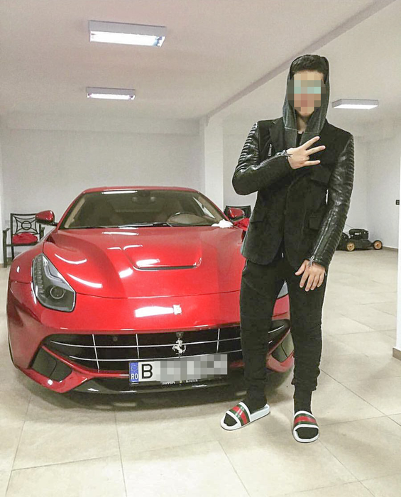 Ferrari F12 Berlinetta (450.000 de euro), o altă super-mașină pe care o conduce tânărul