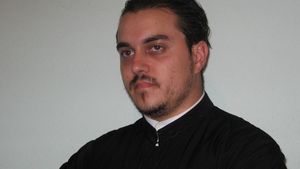EXCLUSIV. Cine este preotul care a oficiat botezul în urma căruia a murit un bebeluş. Descoperirea şocantă a legiştilor după necropsie