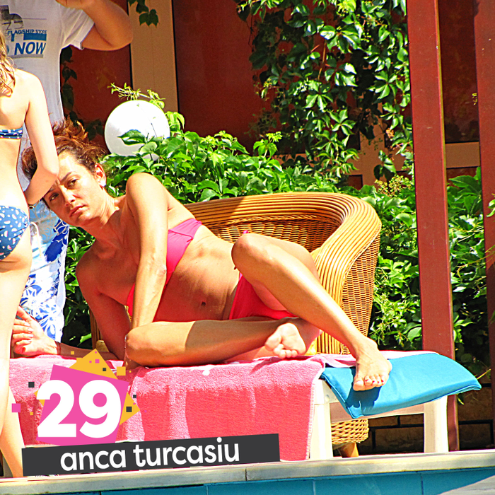 Top 30 sexy-vedete la plajă în poziții dedicate exclusiv adulților. Cum se “descurcă” în clasament Bianca Drăgușanu, Emily Burghelea sau Florentina Raiciu