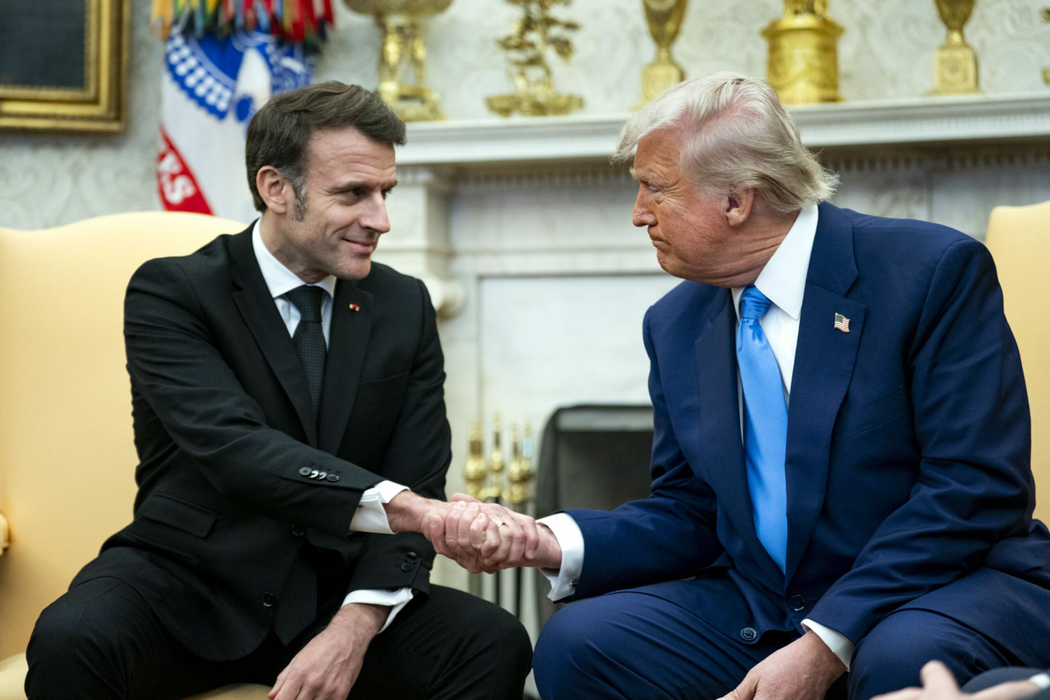 Donald Trump şi președinte francez Emmanuel Macron-sursă foto: hepta