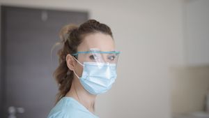 Aproape 2.000 de medici au fost suspendați pentru că au refuzat să se vaccineze anti-COVID
