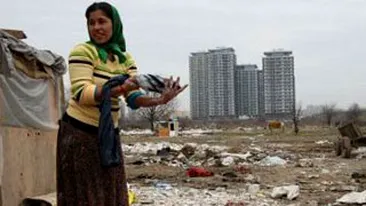 Zeci de rromi din Romania, evacuati dintr-o tabara improvizata in Franta