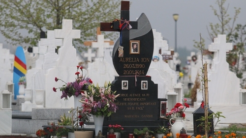 Induiosator! Ce a aparut la mormantul Aurei Ion la trei luni de la tragicul accident din Apuseni!