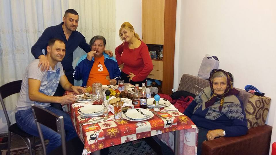 Pozau într-o familie fericită! Ultimele fotografii postate de fiul ILENEI CIUCULETE, alături de artistă!