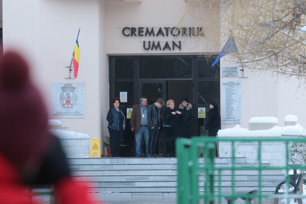 Cine este preotul care a oficiat slujba la incinerarea lui Andrei Gheorghe. Biserica Ortodoxă îl acuză că a făcut totul pentru bani și că „lucrează” clandestin