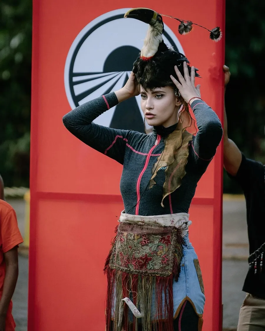 Iulia Albu a înlocuit găina cu o pasăre împăiată