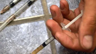 Cinci tineri, retinuti de DIICOT Bucuresti pentru trafic de droguri