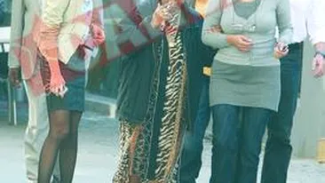 Diva desculta a sudat tigarile in centrul vechi