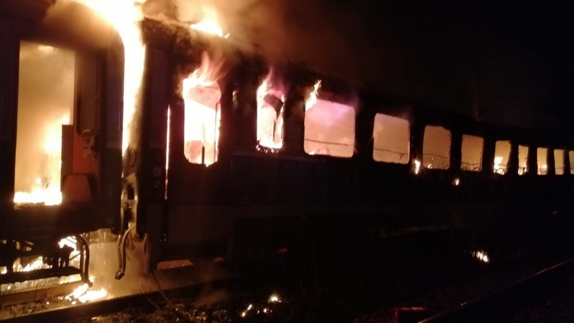 Cadavru carbonizat, descoperit într-un tren la Brașov