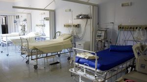 Cum arată o masă într-un spital din Capitală. Ce a primit de mâncare o proaspătă mămică: ”Cum să nu înnebunești?!”