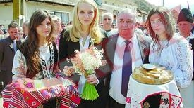 "Bataie" intre politicieni pe flori