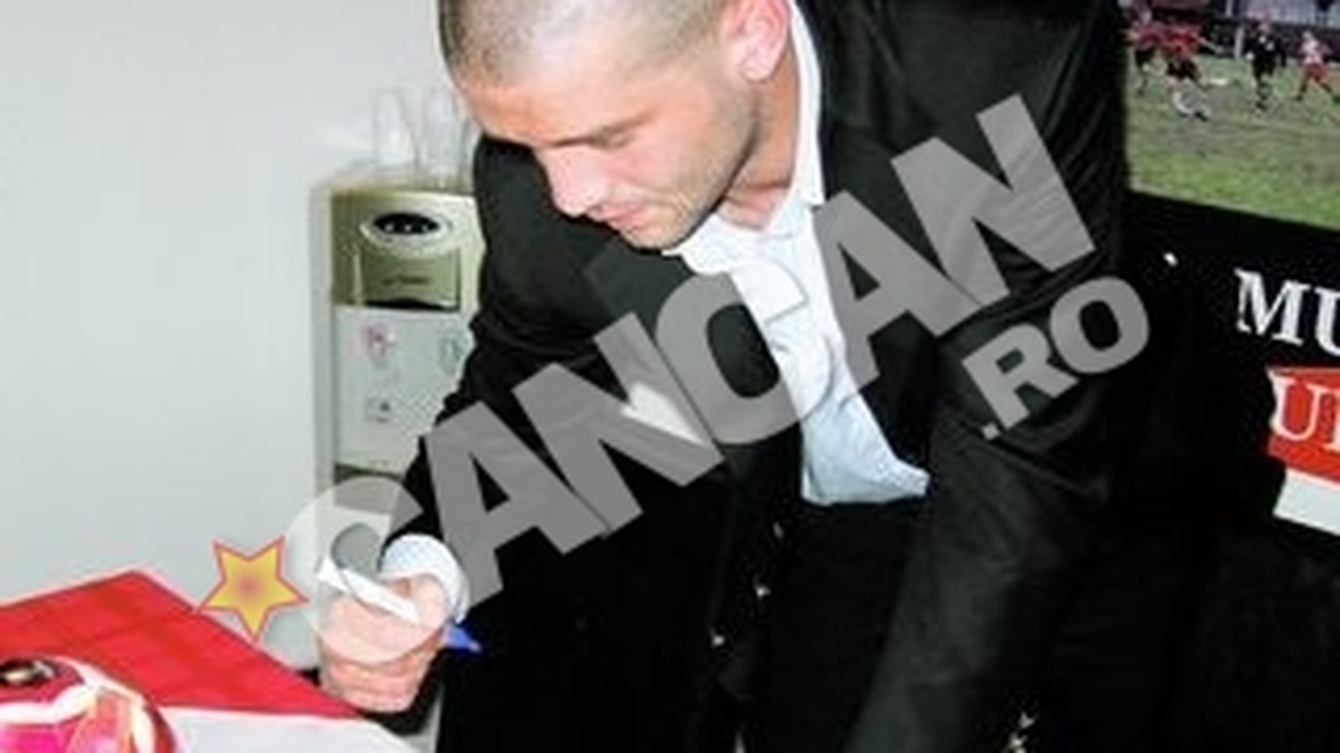 Chivu a platit 30.000 de euro pentru mini-fotbalistii din Resita. Vedeta lui Inter s-a tinut de cuvant si le face gazonul