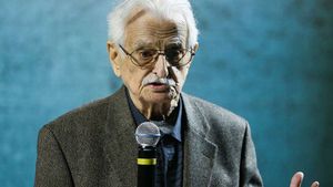 Regizorul Marlen Huţiev, părintele noului val în cinematografia sovietică, a murit la vârsta de 93 de ani