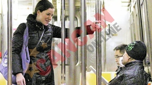 Michael Douglas este star la Hollywood, dar merge cu metroul