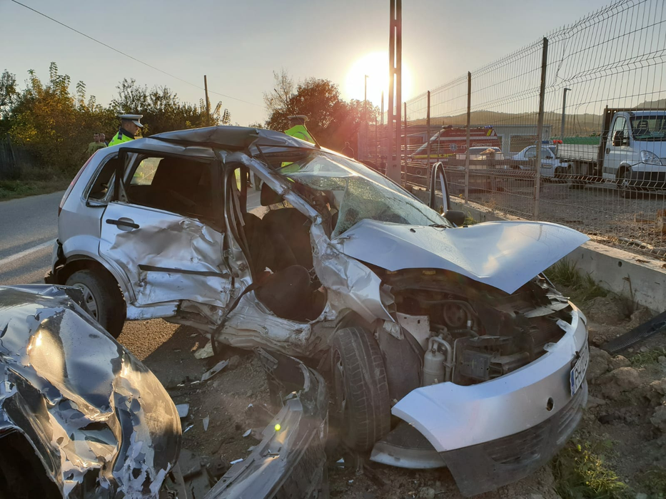 Accident în Prahova! Un mort și patru răniți după ce două mașini s-au lovit frontal