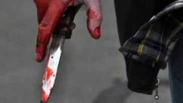 Două persoane înjunghiate în plină stradă de un tânăr, în Pitești