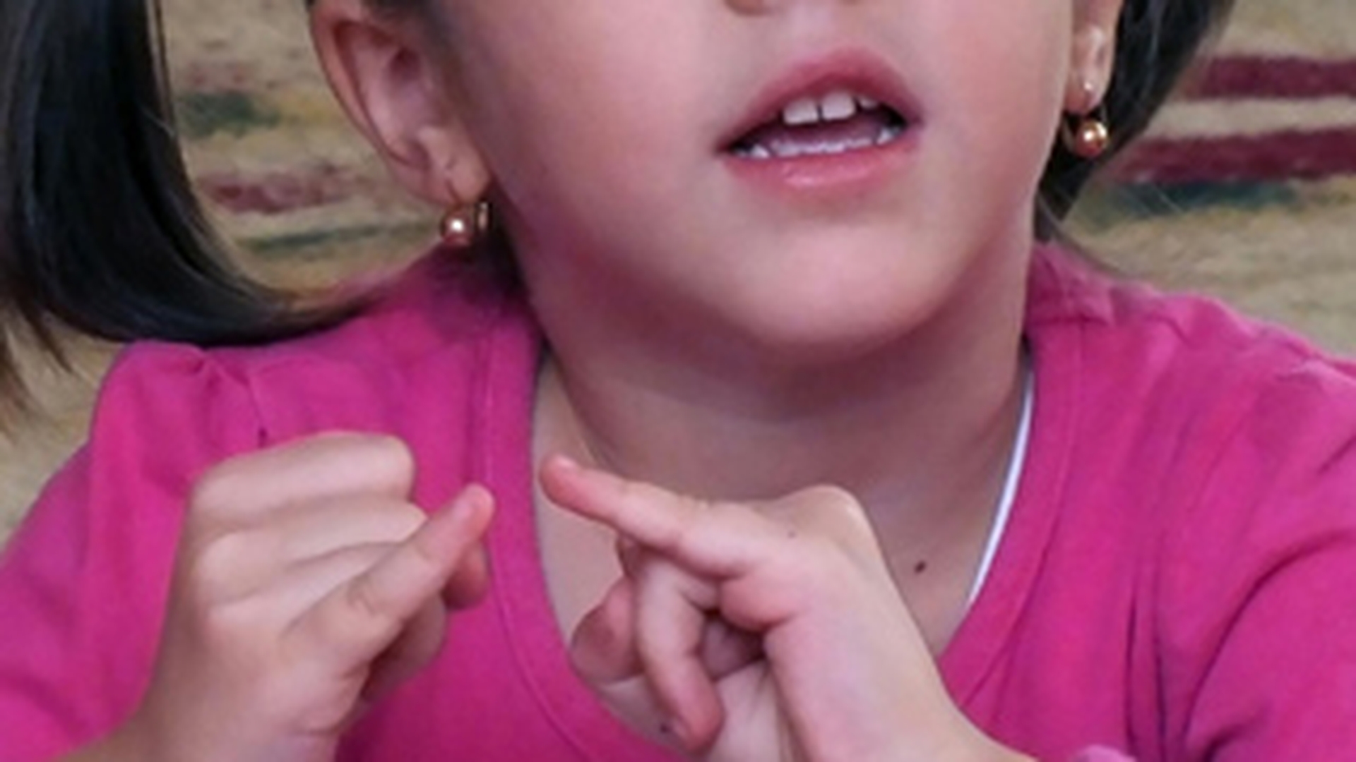 "Ajuta-ne s-o ajutam pe Bibi!". Colegii de la gradinita ai unei fetite bolnave de cancer isi vand jucariile ca sa o ajute!