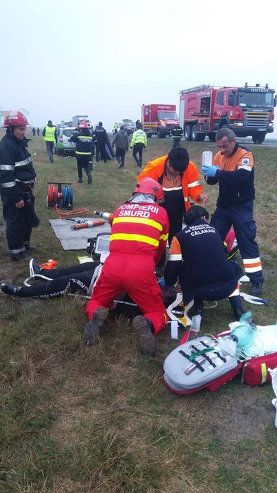Tragedie pe DN 21, după ce două mașini s-au ciocnit și s-au răsturnat pe câmp. A fost solicitat elicopterul SMURD