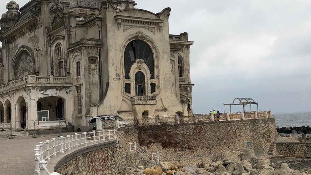 Turiștii străini, dezamăgiți de România. Ce a spus o femeie din America despre Constanța