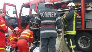 Un bărbat de 74 de ani, accidentat pe o trecere de pietoni, în Capitală. Medicii îl resuscitează