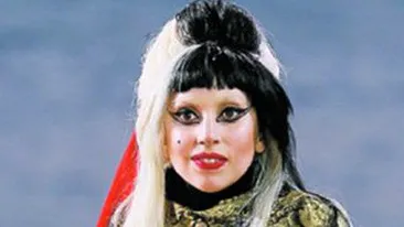 Lady Gaga a luat lectii de pian de la o stripteuza