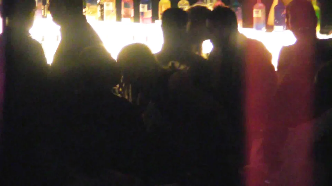 Jimmy Tohme avanseaza relatia cu managerita Florentina! S-au sarutat in club de fata cu toata lumea si s-au distrat pana dimineata