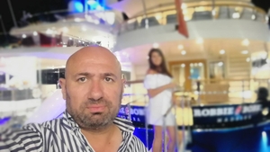 CĂTĂLIN SCĂRLĂTESCU nu se mai opreşte din slăbit! Celebrul bucătar a ajuns să fie de nerecunoscut, iar toată lumea i-a spus că a întinerit