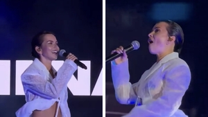Cum a apărut Inna pe scenă la Beach, Please! Ținuta ei este de-a dreptul halucinantă privită din față „arată ca un pampers”VIDEO