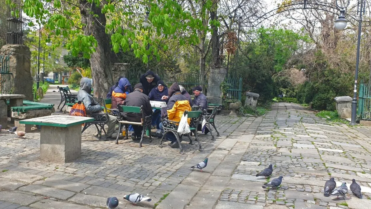 Pensionarii care vor primi voucher în valoare de 2583 de lei locuiesc în îndepărtata Spanie și nu au contribuit la stat