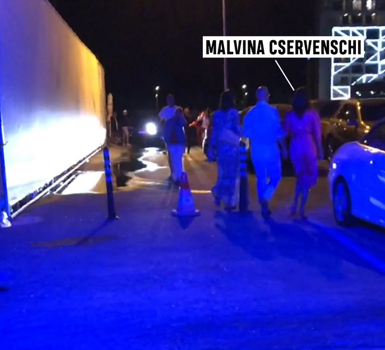 Fosta prezentatoare TV a petrecut în compania prietenilor la Asylum Mamaia