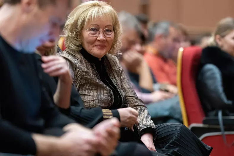 Cum arată și cu ce se ocupă soția lui Florin Piersic. Anna Török și marele actor sunt căsătoriți de peste 3 decenii
