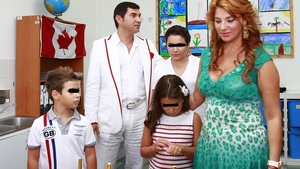 A lasat problemele financiare in urma! Mihaela Borcea si-a luat copiii si a plecat intr-o vacanta de doua luni, in Europa