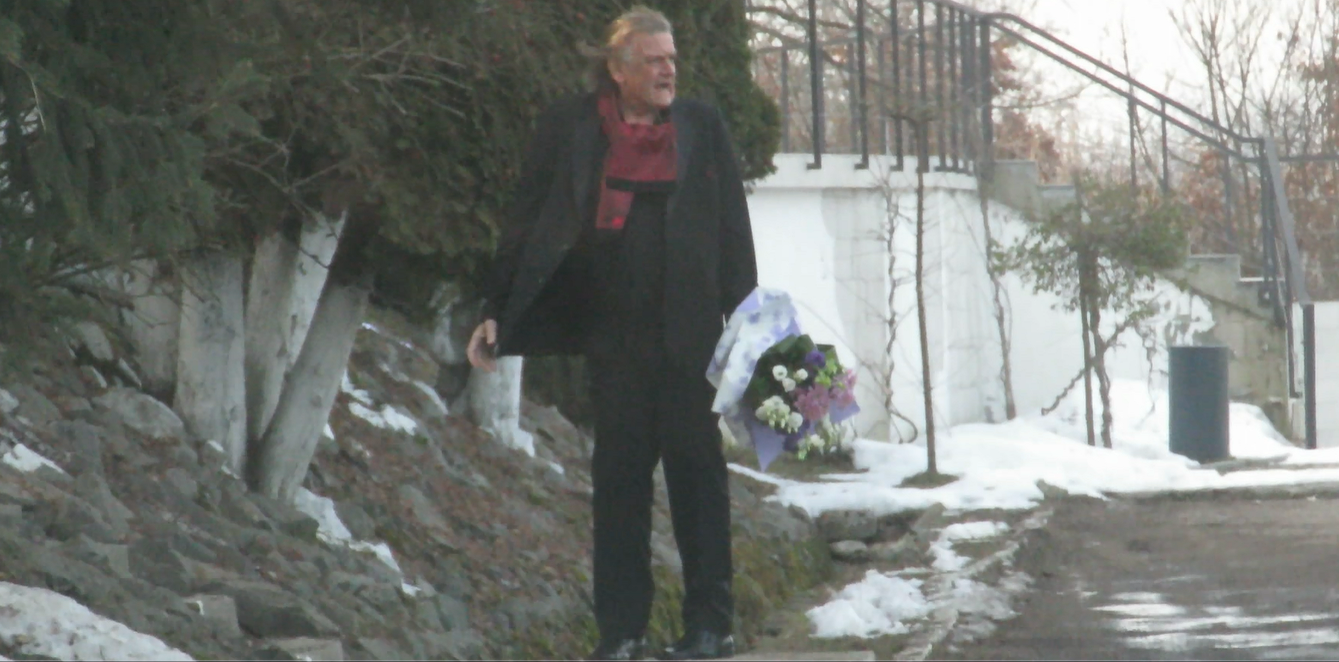 S-a declanşat "furtuna" pe lângă actor, când şi-a dat seama că au uitat cadoul  sărbătoritului